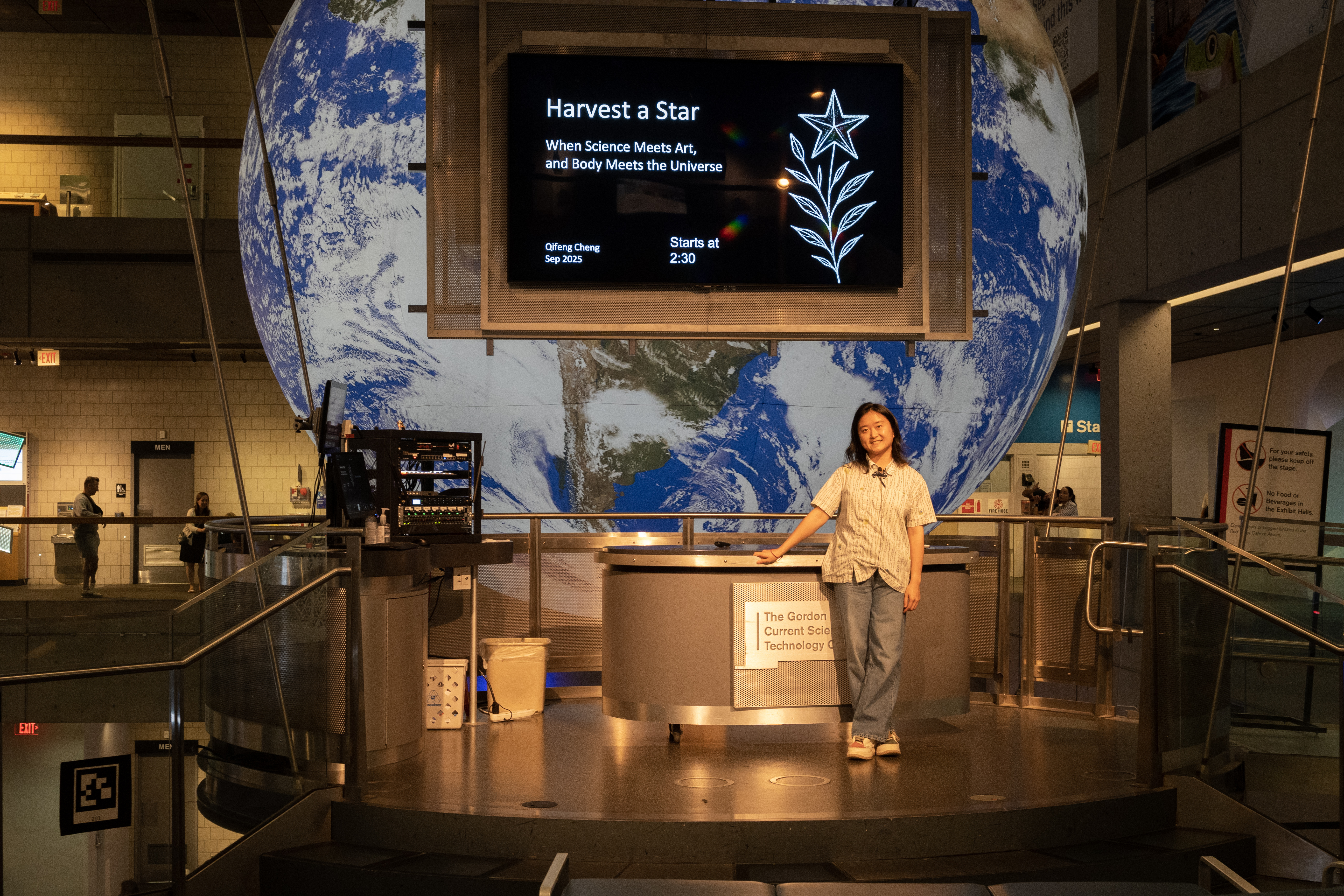 zz_Attachment folder/on_stage_presentation.jpg